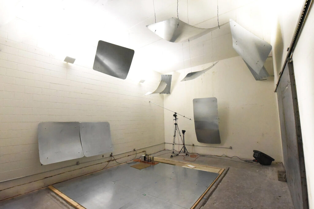 Acoustic Absorption Laboratory acoustic testing environment used for evaluating sound field behavior, reflections, and absorber performance under controlled conditions.
